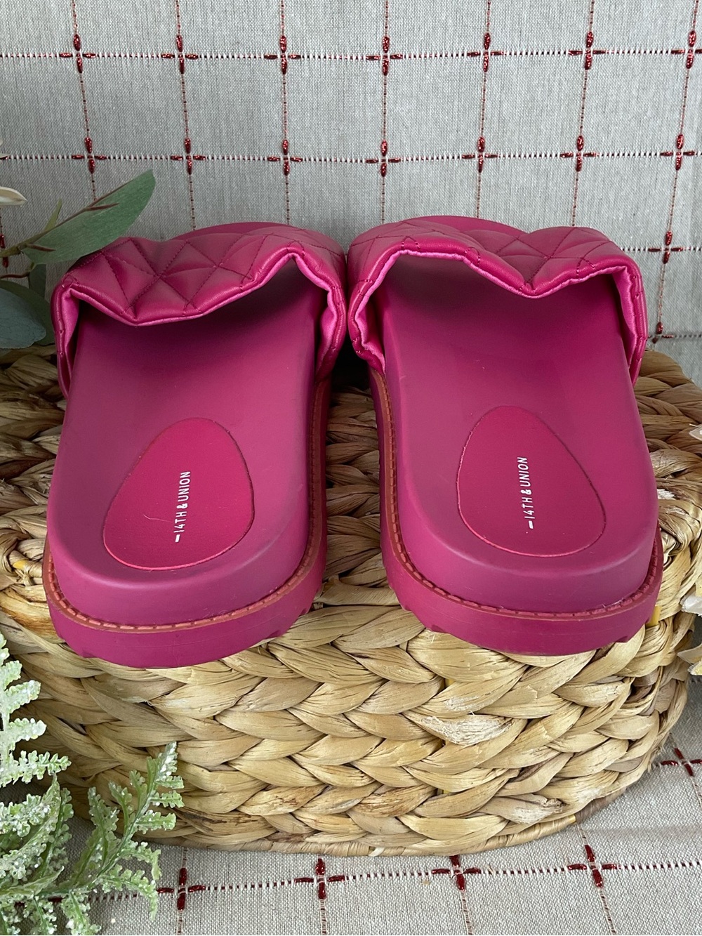 14th & Union “Tallin” Slides Pink Quilted Sandals Sz 9 NWOB 14th and Union - Picture 3 of 4